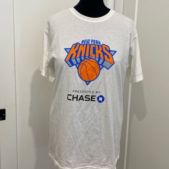 NWOT New York Knicks Basketball Opening Night Promotional CHASE  Tshirt |Size L - Picture 1 of 9